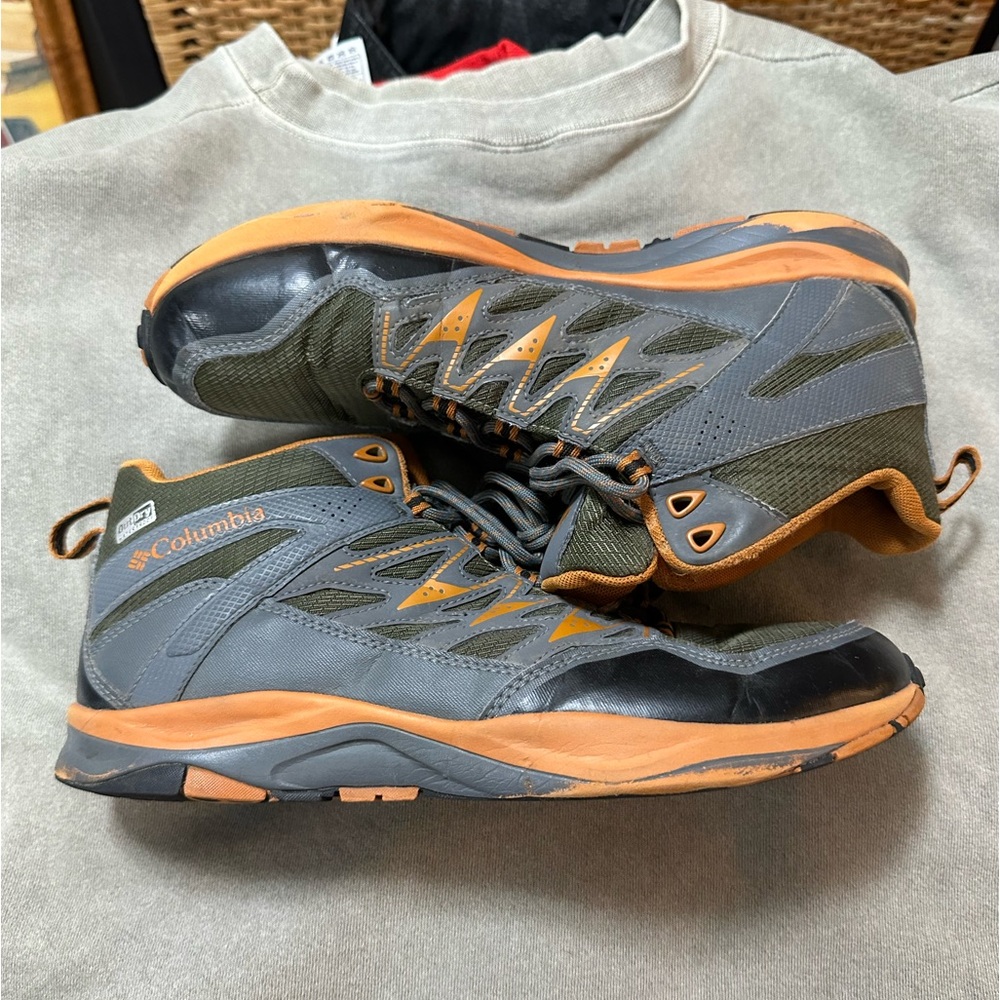 Columbia Wayfinder Mid Outdry Hiking Boots Grey/Green/Orange Men’s Size 8
